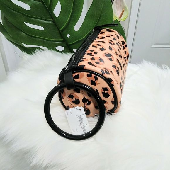 NWT Neiman Markus Wristlet - Picture 3 of 5